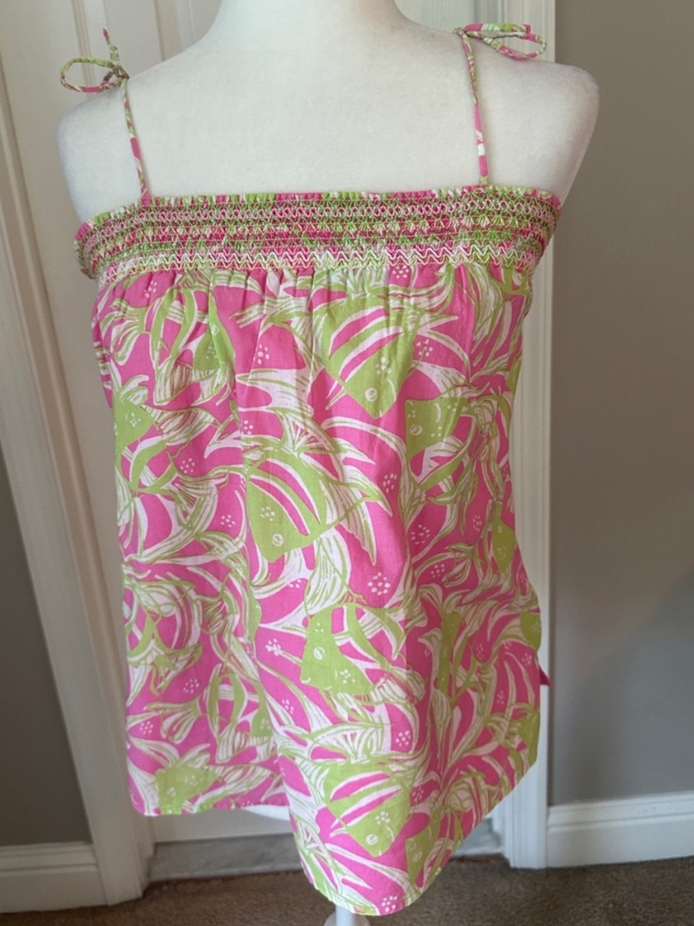 LILY PULITZER PINK GREEN FISH PRINT CAPRICE SMOCKED TIE TOP